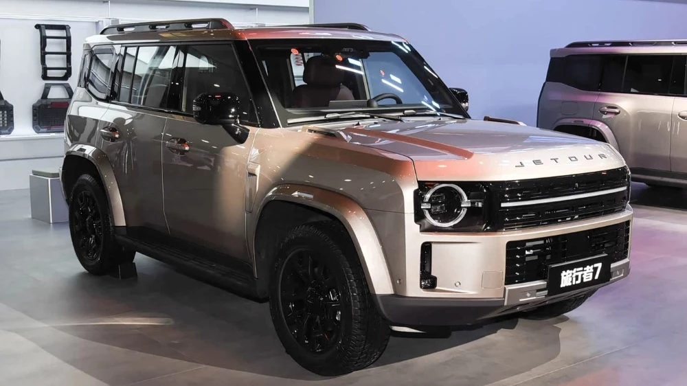 кроссовер jetour traveller 7 двс автосалон чэнду спереди сбоку