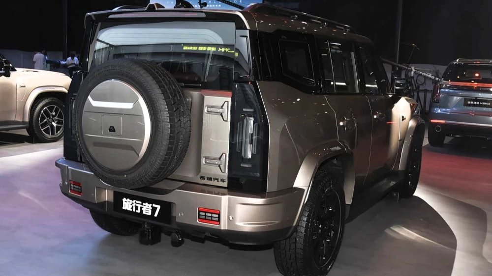 кроссовер jetour traveller 7 двс автосалон чэнду сзади сбоку