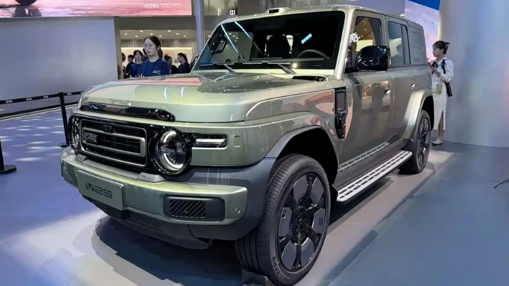 кроссовер chery icar v25 автосалон чэнду спереди сбоку