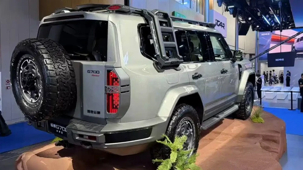 внедорожник jetour g700 moab автосалон чэнду сбоку сзади