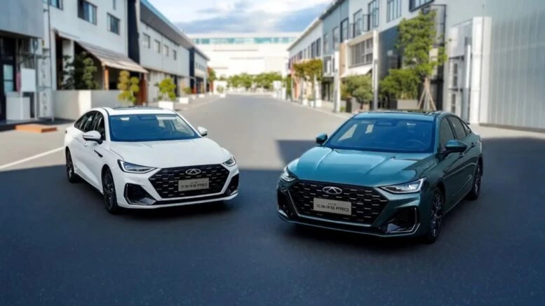 На рынок Китая вышел обновленный седан Chery Arrizo 8 Pro. Это будущий Tenet A8 в России chery arrizo 8 pro старт продаж обновленный седан 2027 спереди боку