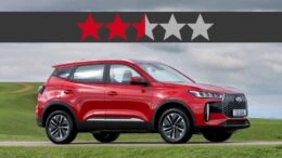 Старейшее автомобильное издание оценило прототип Tenet T4 на 2,5 звезды chery tiggo 4 сбоку спереди красный