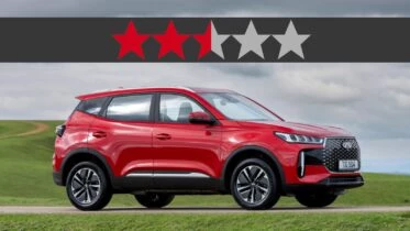 Старейшее автомобильное издание оценило прототип Tenet T4 на 2,5 звезды chery tiggo 4 сбоку спереди красный