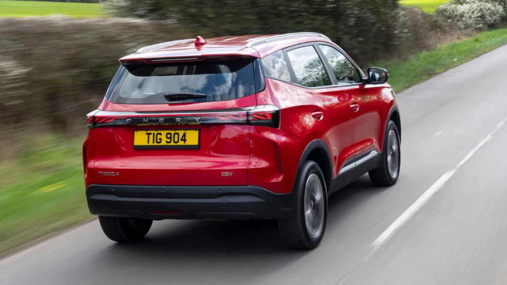 Старейшее автомобильное издание оценило прототип Tenet T4 на 2,5 звезды chery tiggo 4 сбоку сзади красный динамика