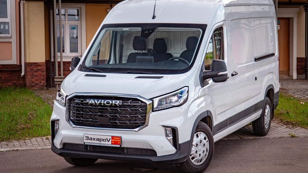 Avior V90 белый спереди сбоку