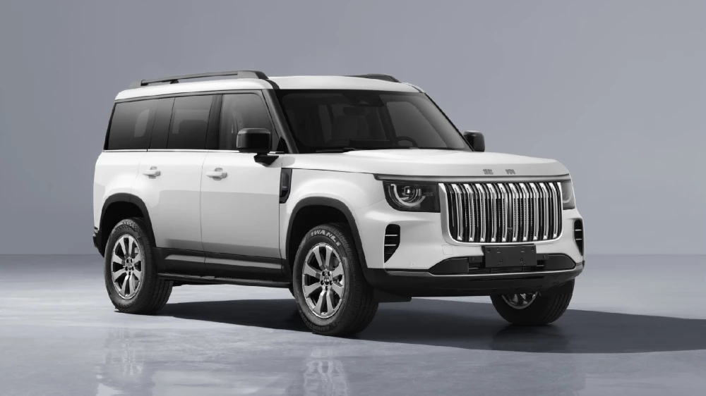 Кроссовер BAIC Xingtan 5X сбоку спереди бензиновый