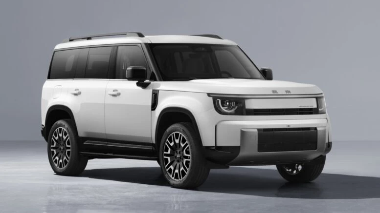 В битву брутальных кроссоверов вступит BAIC. Первые официальные фото Xingtan 5X Кроссовер BAIC Xingtan 5X сбоку спереди электрический