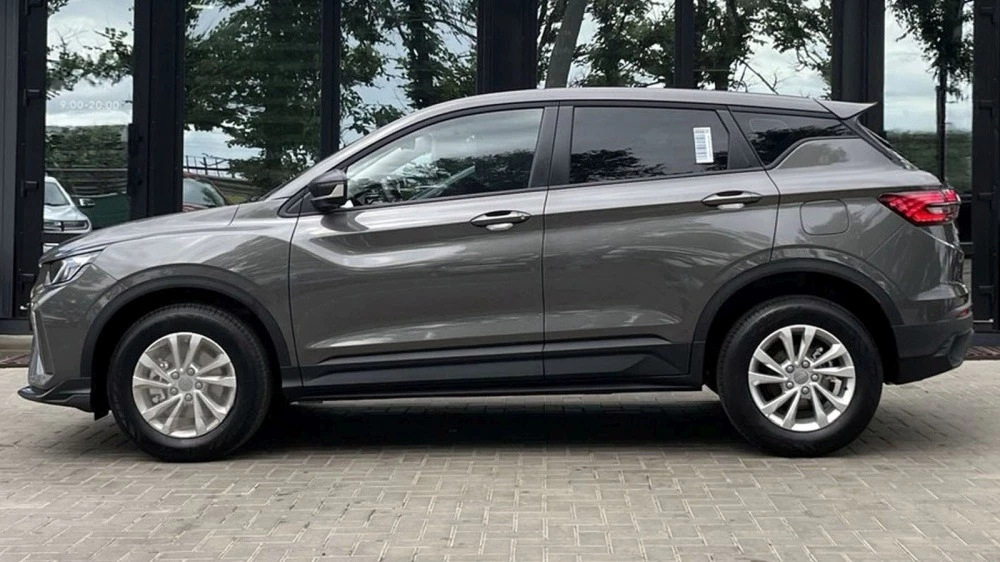 Geely Coolray серый сбоку Беларусь «Белджи»
