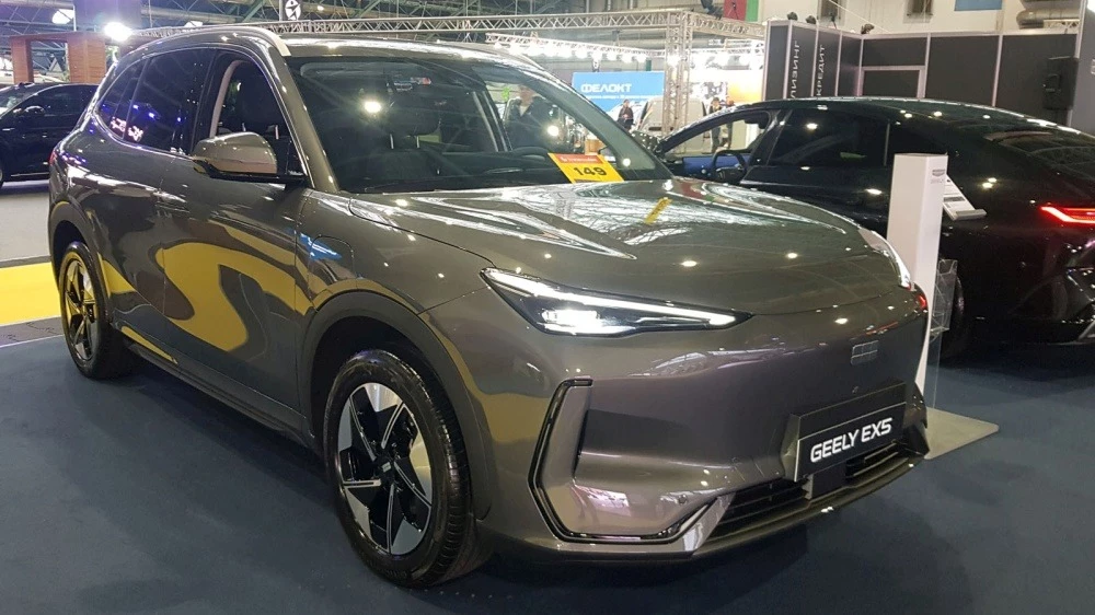 Geely EX5 серый спереди сбоку Беларусь «Белджи»