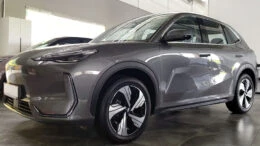 Geely EX5 серый спереди сбоку Беларусь «Белджи»