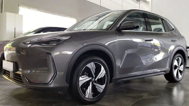 X50 с атмосферным ДВС от Belgee и EX5 Plus от Geely. «Белджи» ударит по «серому» импорту Geely EX5 серый спереди сбоку Беларусь «Белджи»