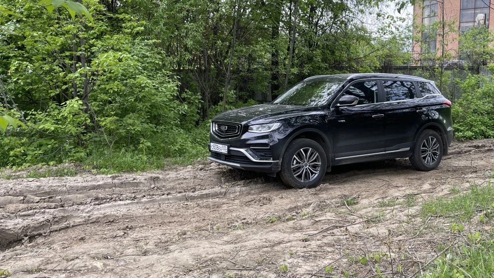 Belgee X70 редакционный гараж спереди сбоку