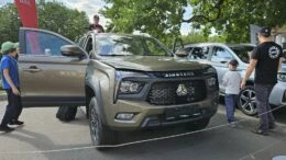 Sinotruk Bolden S7 пикап в России выставка продвижение сбоку спереди