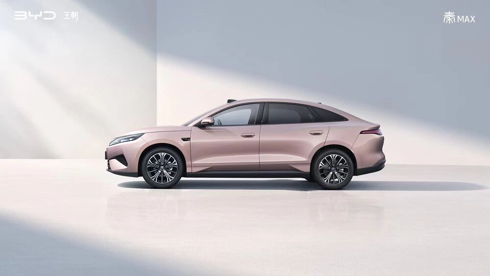 BYD Qin Max сбоку