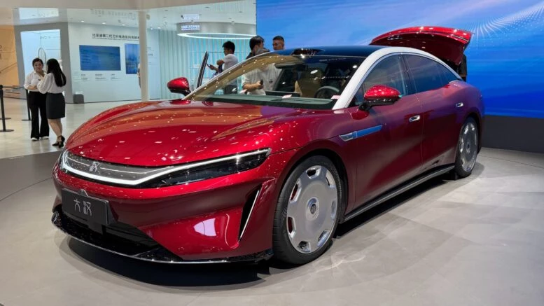 Цены седана BYD Dahan назвали в Китае. 1008 км запаса хода на одном заряде Цены седана BYD Dahan назвали в Китае седан сбоку спереди красный