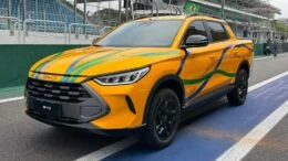 Пикап BYD Mako на базе Song Plus представили официально сбоку спереди желтый