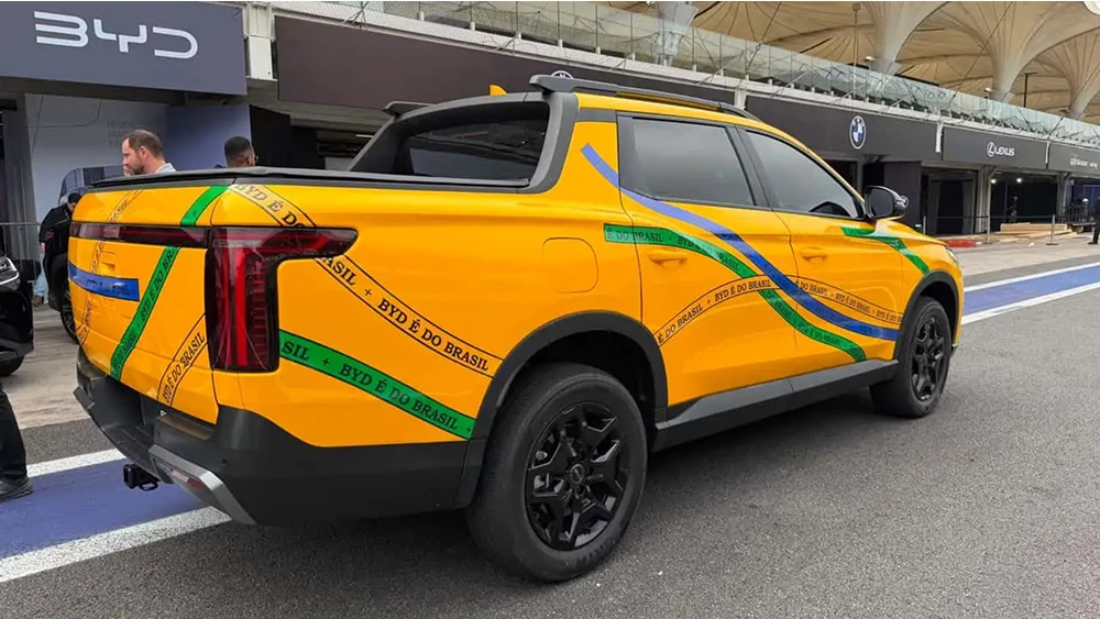 Пикап BYD Mako на базе Song Plus представили официально сбоку сзади желтый