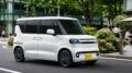 BYD Racco в Японии сбоку спереди в динамике