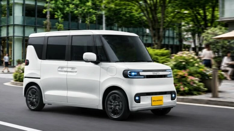 BYD Racco в Японии сбоку спереди в динамике