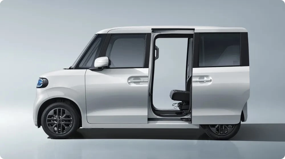 BYD Racco в Японии сбоку сдвижные двери