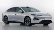 Седан BYD Seal 07 сбоку спереди