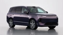 Кроссовер BYD Sealion 08 сбоку спереди