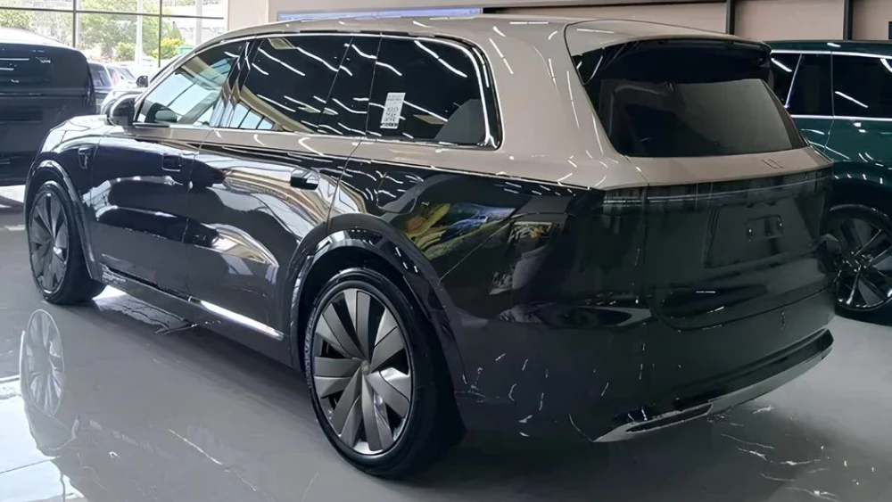 Цены на новый Li Auto L9 назвали в Узбекистане сбоку сзади дилер