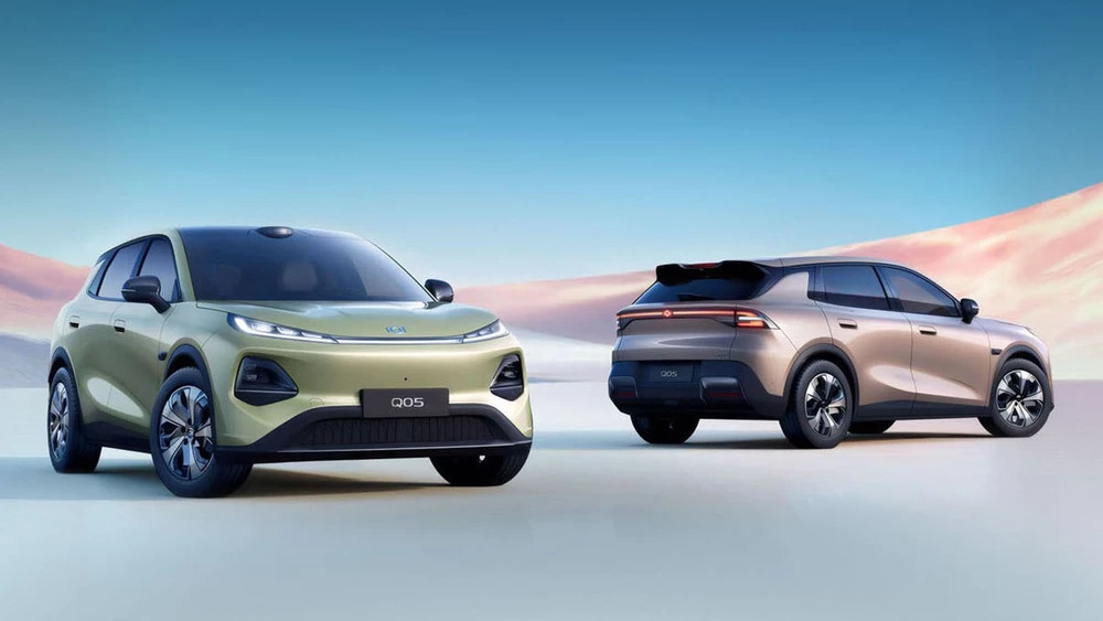 Электрический кроссовер Changan Nevo Q05 сбоку спереди сзади