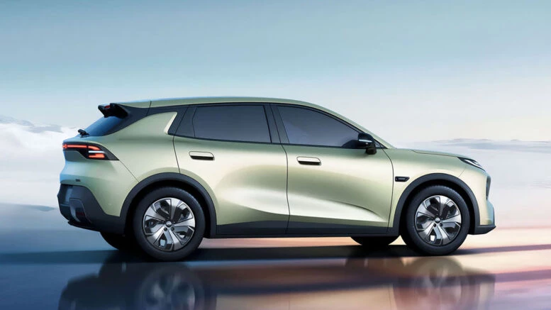 Электрический кроссовер Changan Nevo Q05 сбоку