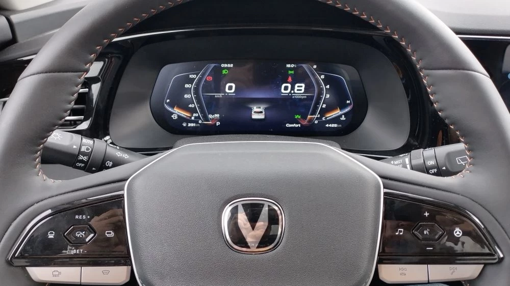 Changan CS75 Pro салон интерьер приборная панель руль