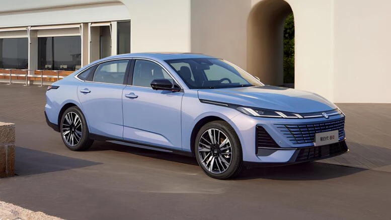 новый седан Changan Eado Max сертифицируют в России сбоку спереди седан голубой