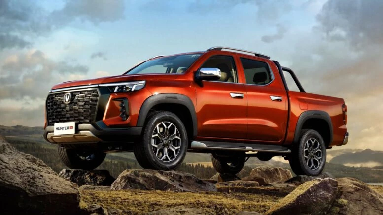 Пикап Changan Hunter Plus получит дизельный мотор для России. Все особенности новой версии Пикап Changan Hunter Plus получит дизельный мотор для России сбоку спереди красный