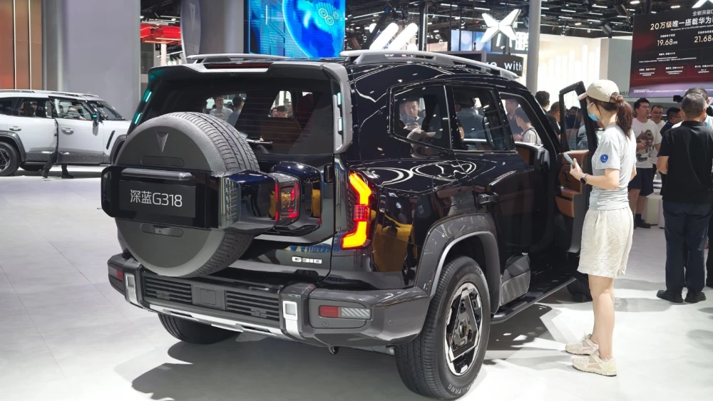 Старт продаж обновленного Deepal G318 объявили в Китае сбоку сзади автосалон в чэнду 2026