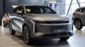 Кроссовер Exeed RX у дилера в автосалоне сбоку спереди verra пермь