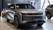 Кроссовер Exeed RX у дилера в автосалоне сбоку спереди verra пермь