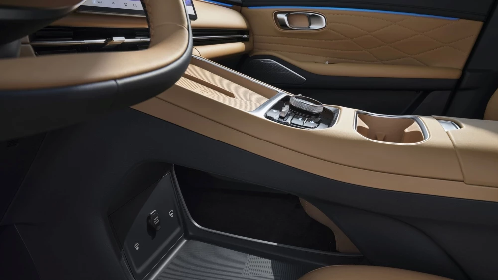 Гибридный кроссовер Geely EX5 EM-R салон интерьер центральный тоннель