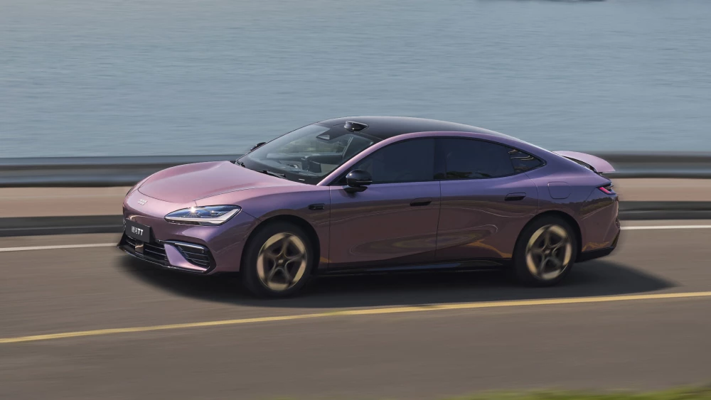 цены geely galaxy tt электрический седан сбоку спереди фиолетовый в динамике