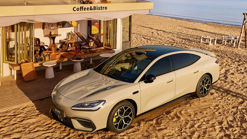 цены geely galaxy tt электрический седан сбоку спереди бежевый