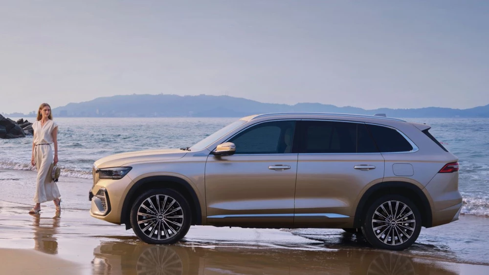 geely monjaro em-i представили официально сбоку кроссовер гибридный