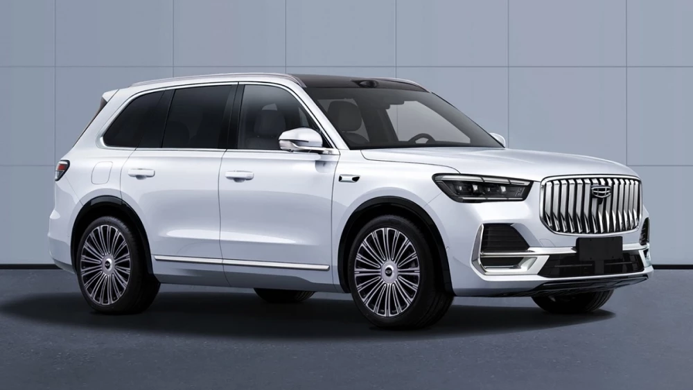geely monjaro plus xingyue l plus kx21 сбоку спереди белый кроссовер