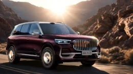 Geely Monjaro Plus показали официально сбоку спереди красный