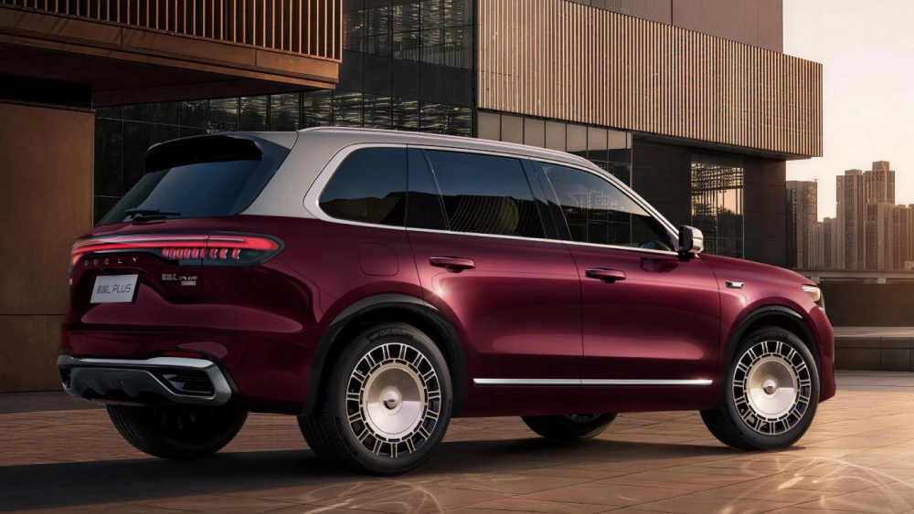 Geely Monjaro Plus показали официально сбоку сзади красный