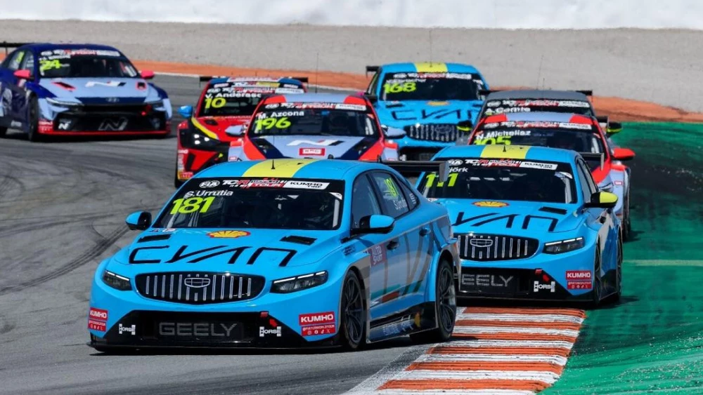 гоночный автомобиль geely preface tcr