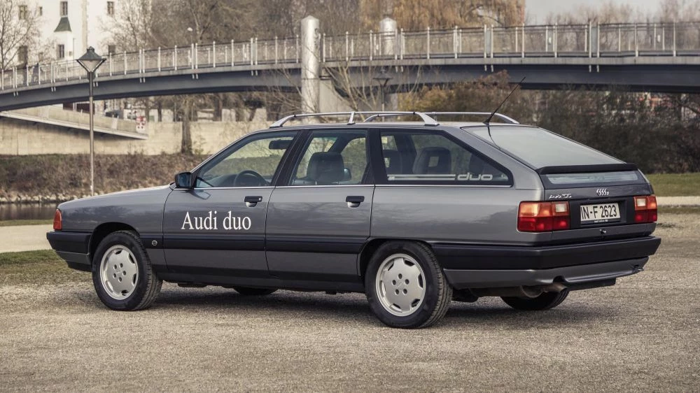 AUDI 100 Duo серый сзади сбоку прототип параллельного гибрида