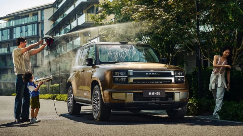 От путаницы с именем до встроенного ИИ. 10 фактов о вышедшем на рынок Haval GWM H10 10 фактов о гибридном Haval GWM H10 старт продаж цены комплектации кроссовер внедорожник сбоку спереди