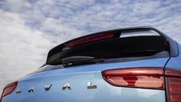 haval jolion сзади спойлер логотип