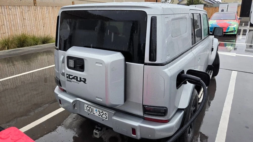 chery icaur icar v25 сзади сбоку кроссовер в Австралии