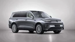 электрический кроссовер wey v9x ev спереди сбоку гибрид
