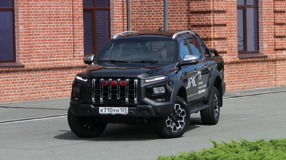 JAC T9 черный спереди сбоку во Владивостоке