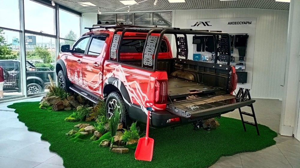 JAC T9 красный сзади сбоку